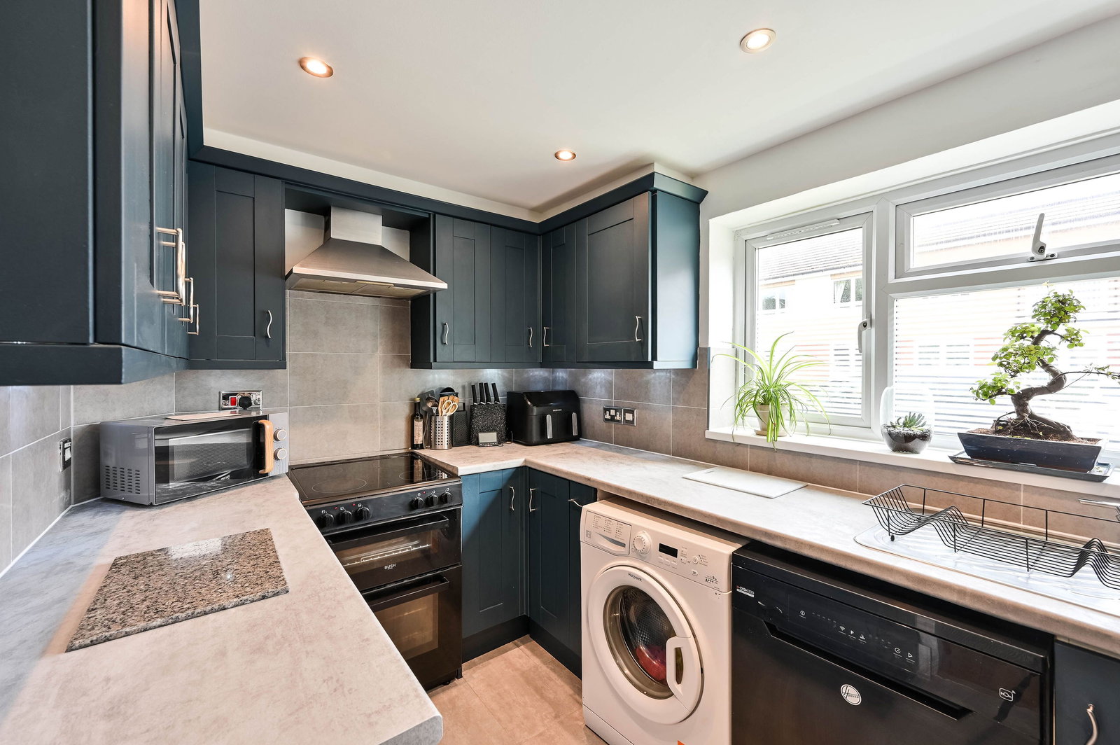 3 bed maisonette for sale in Edenside Road, Bookham  - Property Image 2