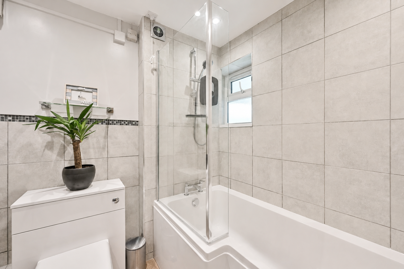 3 bed maisonette for sale in Edenside Road, Bookham  - Property Image 3
