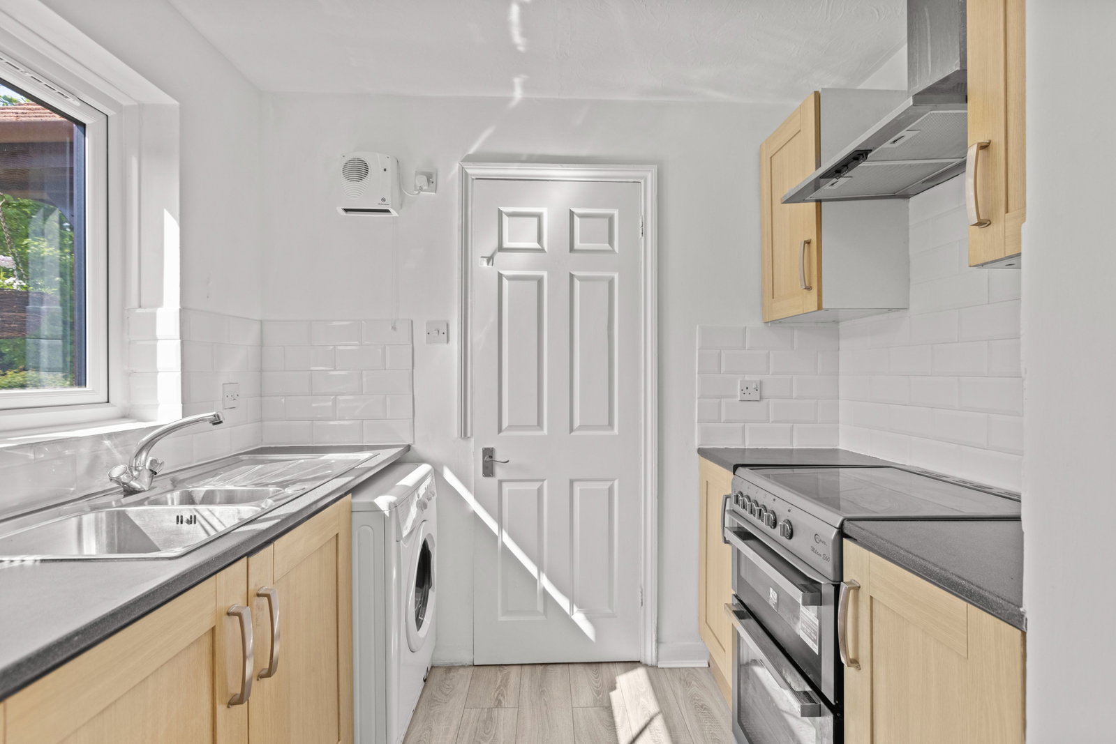 1 bed mews house for sale in Westdene Meadows, Cranleigh, GU6  - Property Image 8