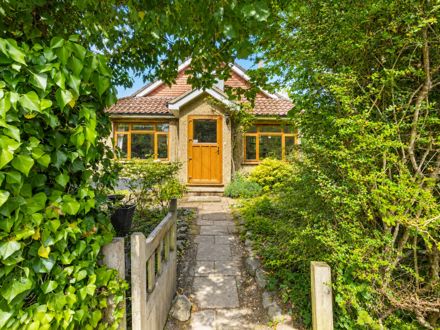5 bed detached house for sale in Strathcona Avenue, Effingham  - Property Image 1