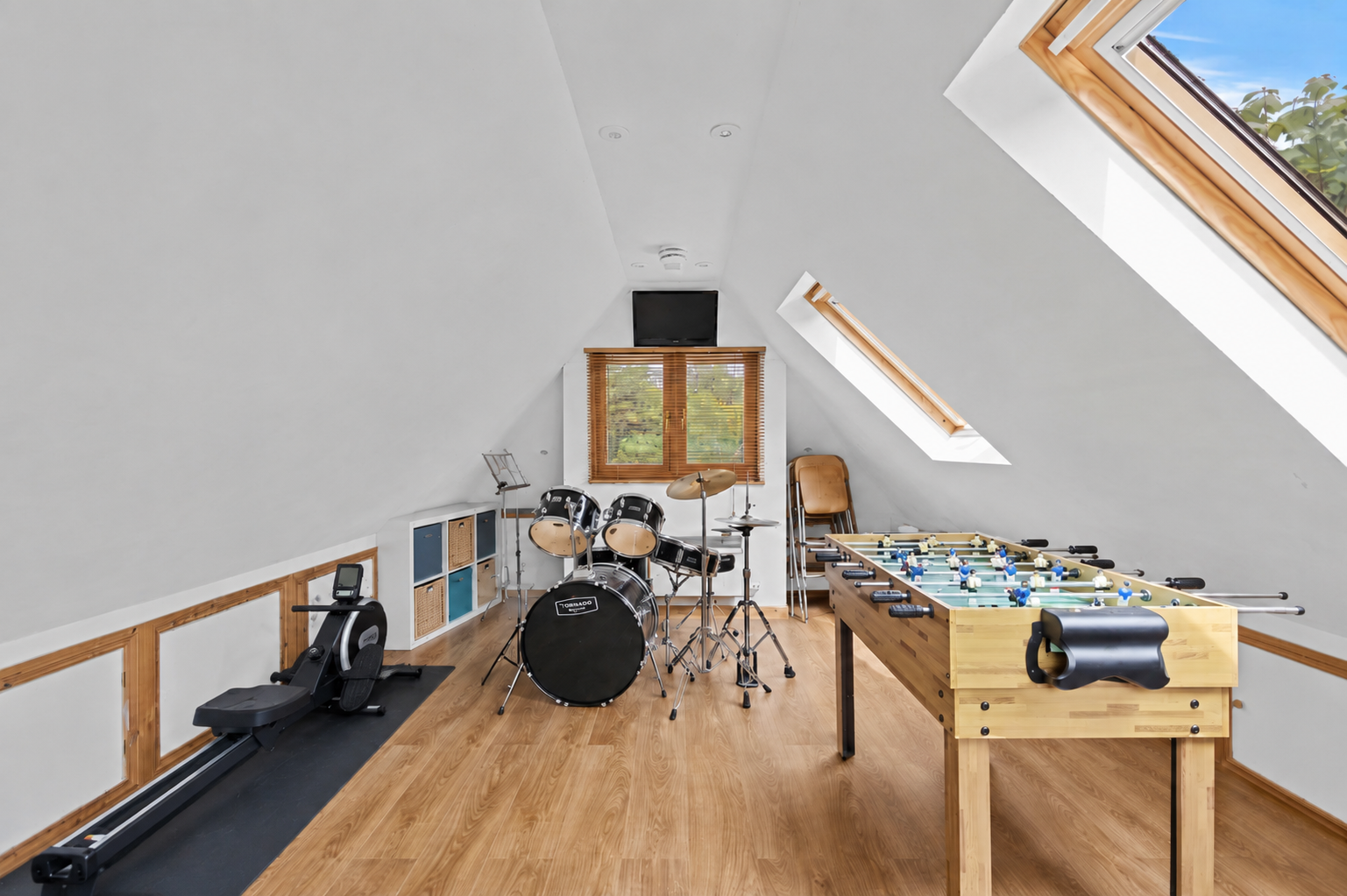 5 bed detached house for sale in Strathcona Avenue, Effingham  - Property Image 10