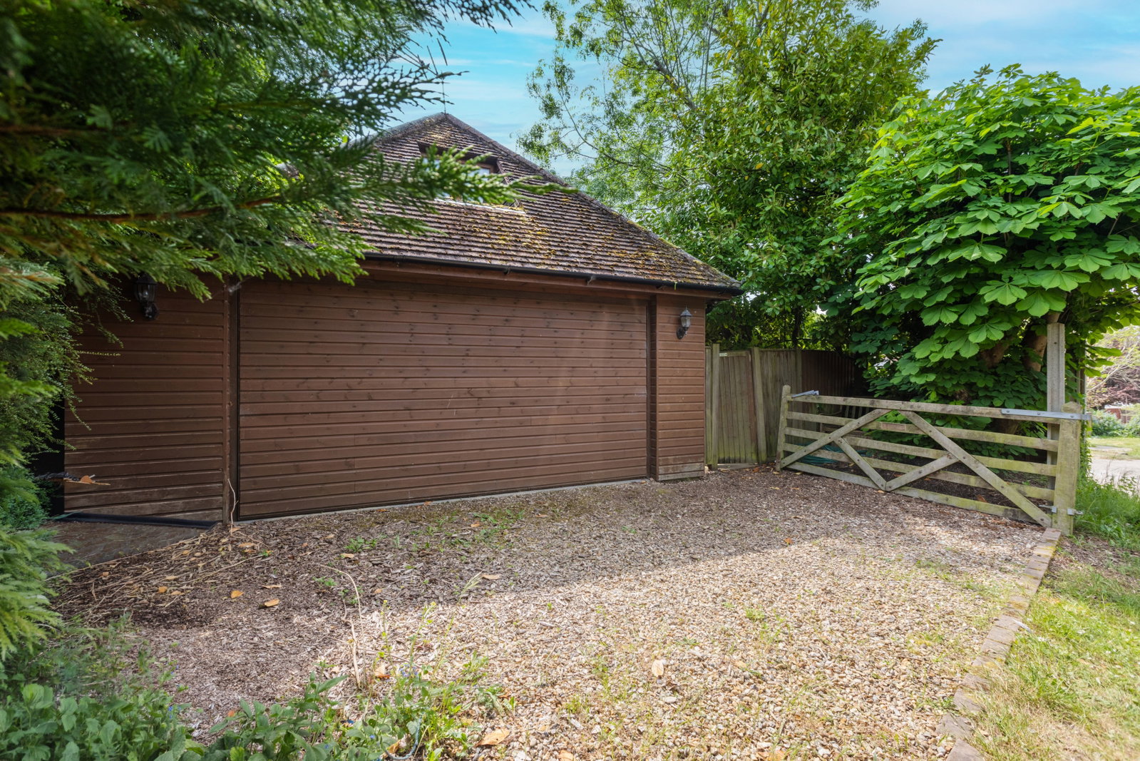 5 bed detached house for sale in Strathcona Avenue, Effingham  - Property Image 13