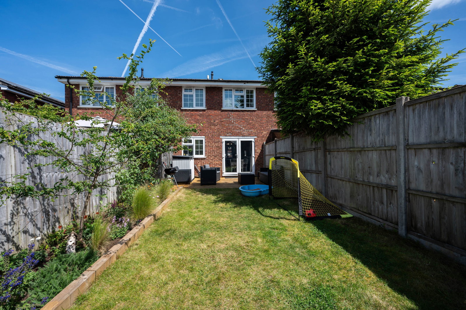 3 bed terraced house for sale in Somertons Close, Guildford, GU2  - Property Image 7
