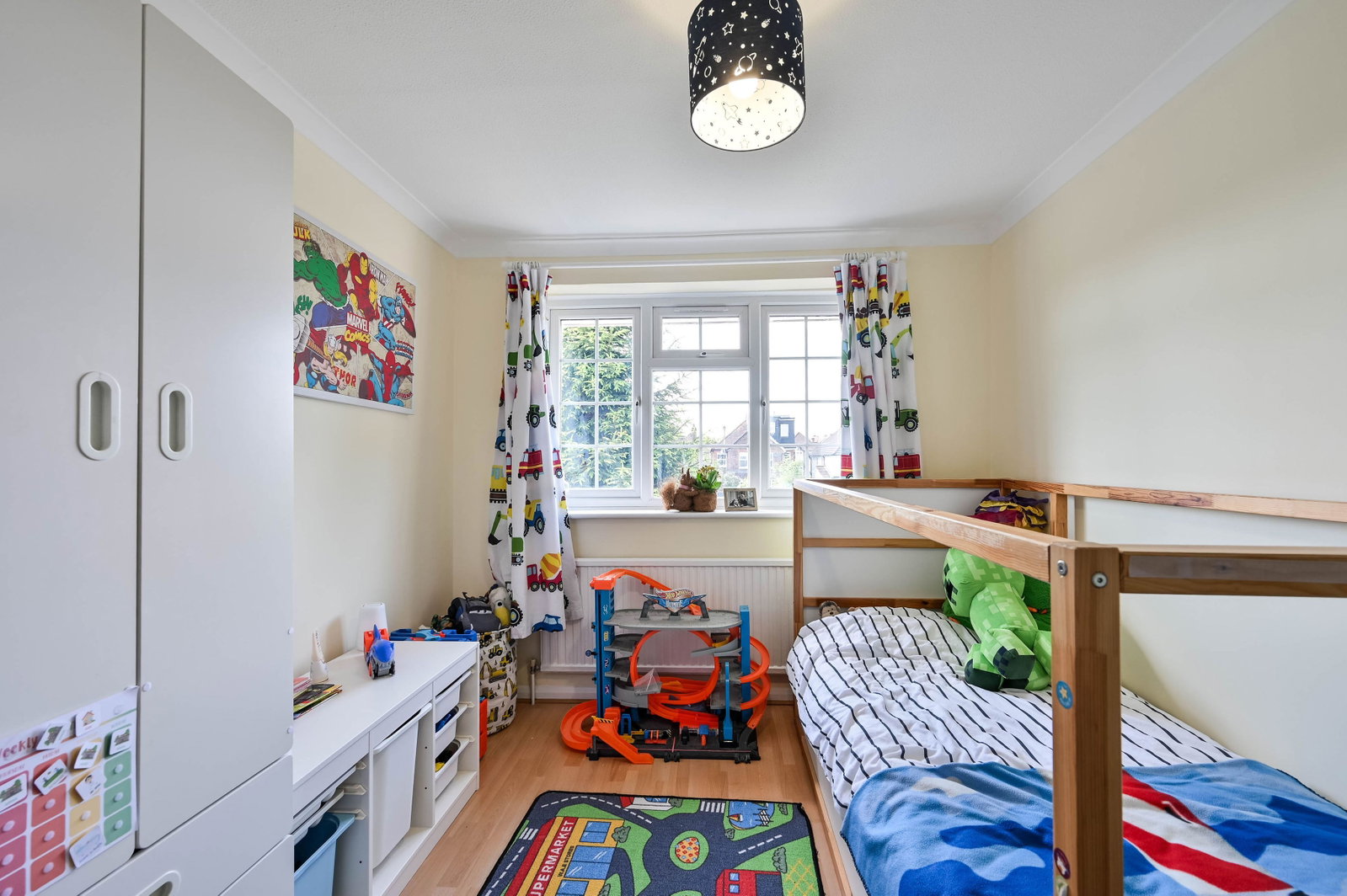 3 bed terraced house for sale in Somertons Close, Guildford, GU2  - Property Image 10