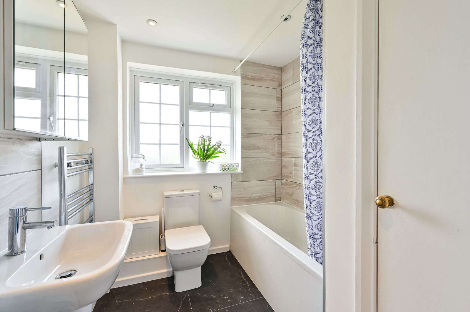 3 bed terraced house for sale in Somertons Close, Guildford, GU2  - Property Image 9