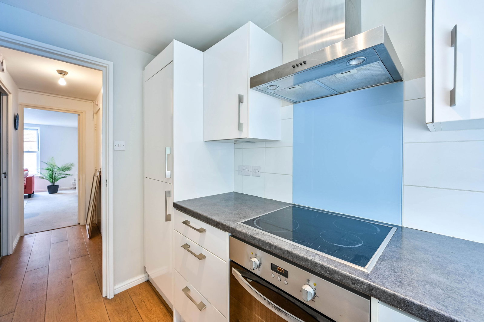 1 bed maisonette for sale in The Mount, Guildford, GU2  - Property Image 4