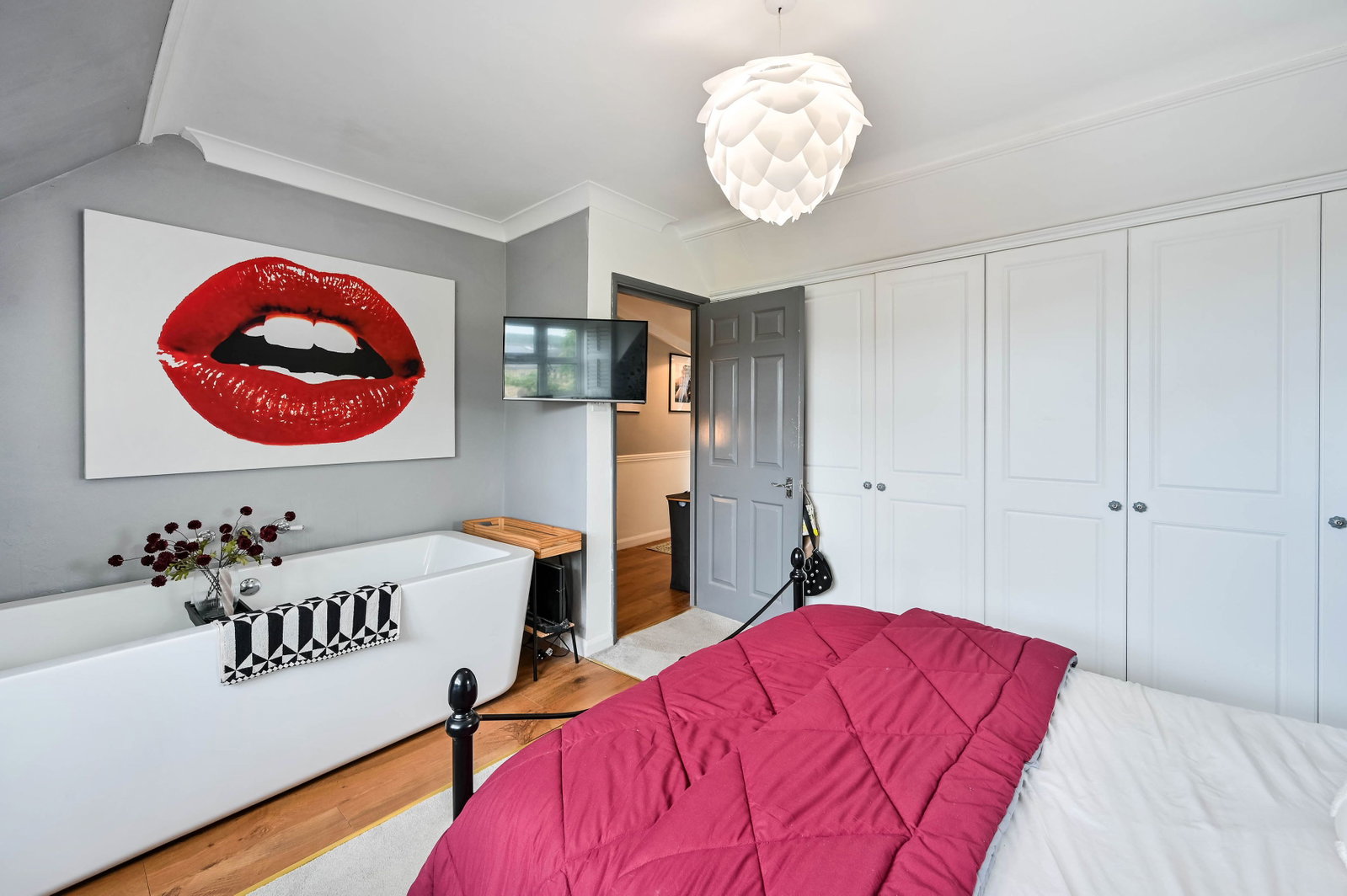 1 bed apartment for sale in Junction Road, Dorking, RH4  - Property Image 3
