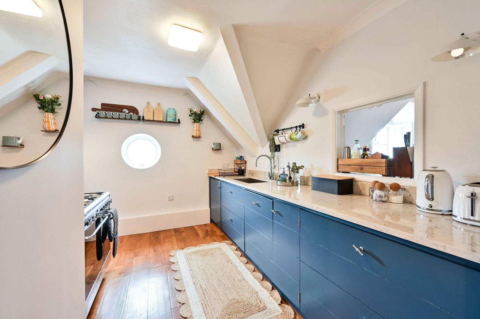 1 bed apartment for sale in Junction Road, Dorking, RH4  - Property Image 4