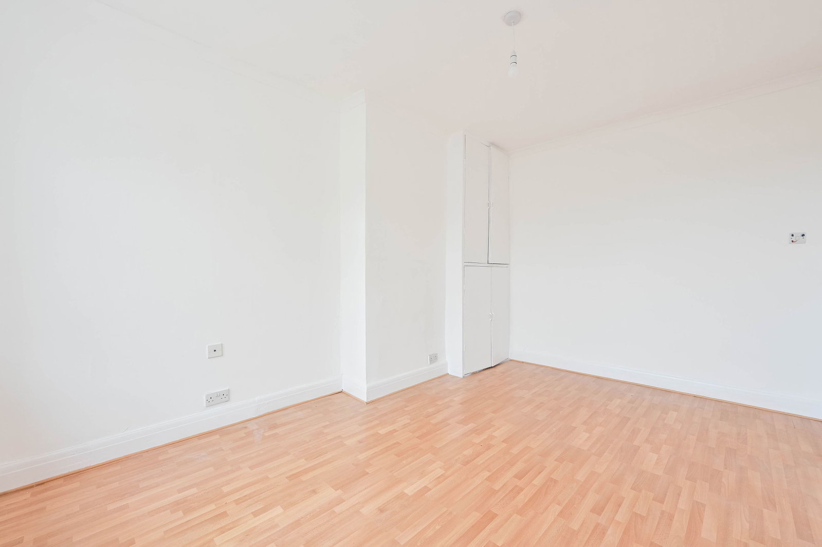 3 bed semi-detached house for sale in Rydes Hill Road, Guildford, GU2  - Property Image 10