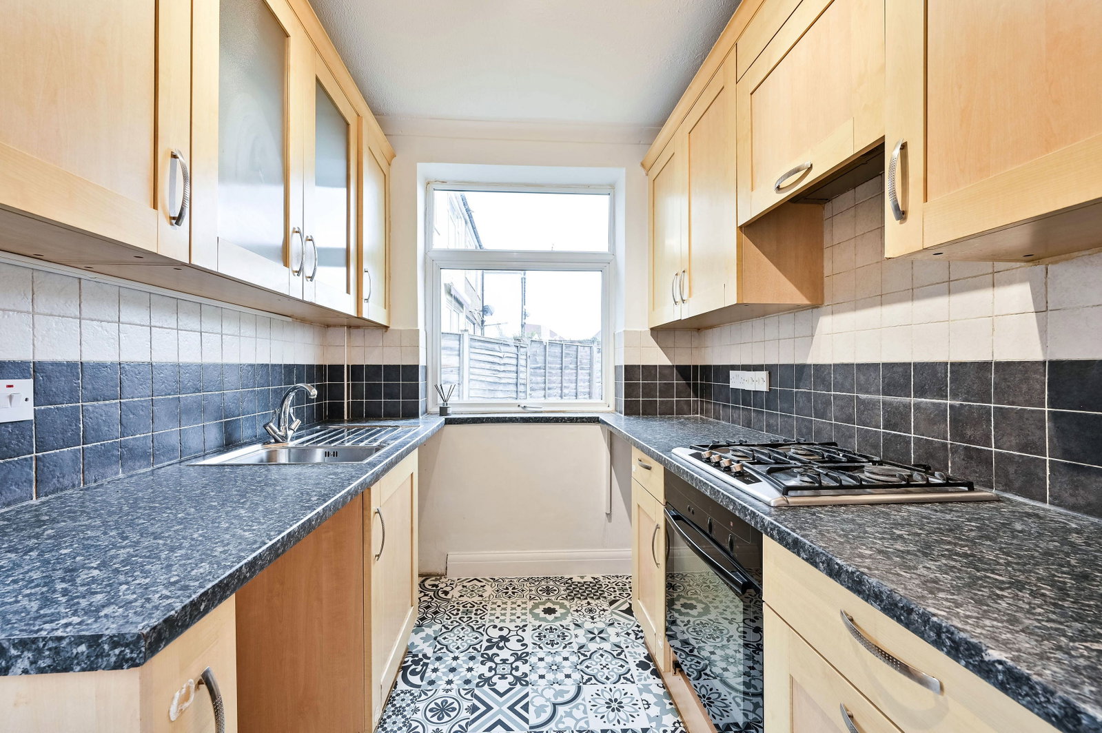 3 bed semi-detached house for sale in Rydes Hill Road, Guildford, GU2  - Property Image 7