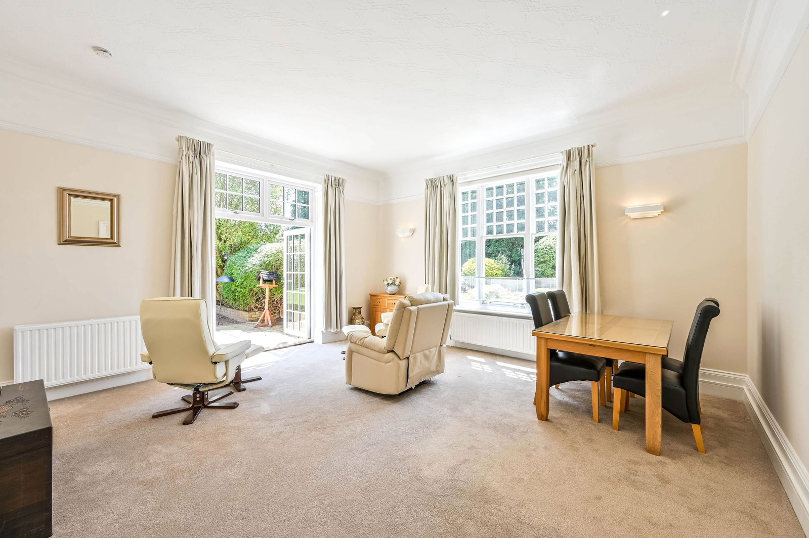 3 bed flat for sale in Hawkwood Rise, Bookham, KT23  - Property Image 3