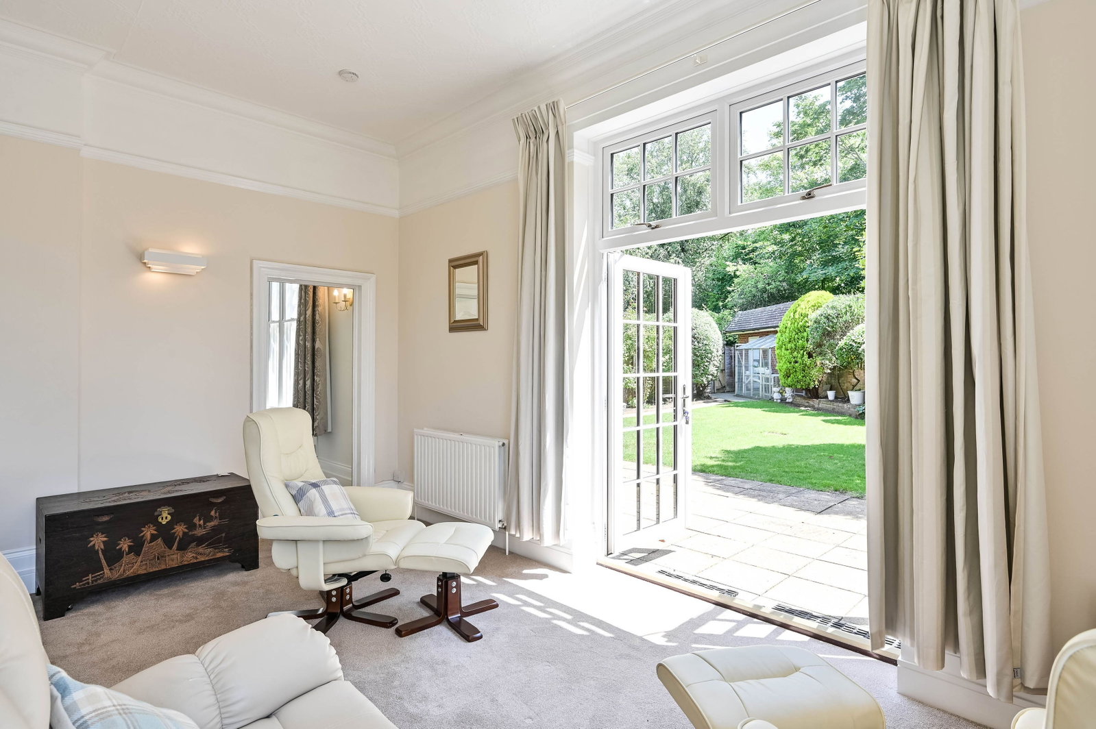 3 bed flat for sale in Hawkwood Rise, Bookham, KT23  - Property Image 4
