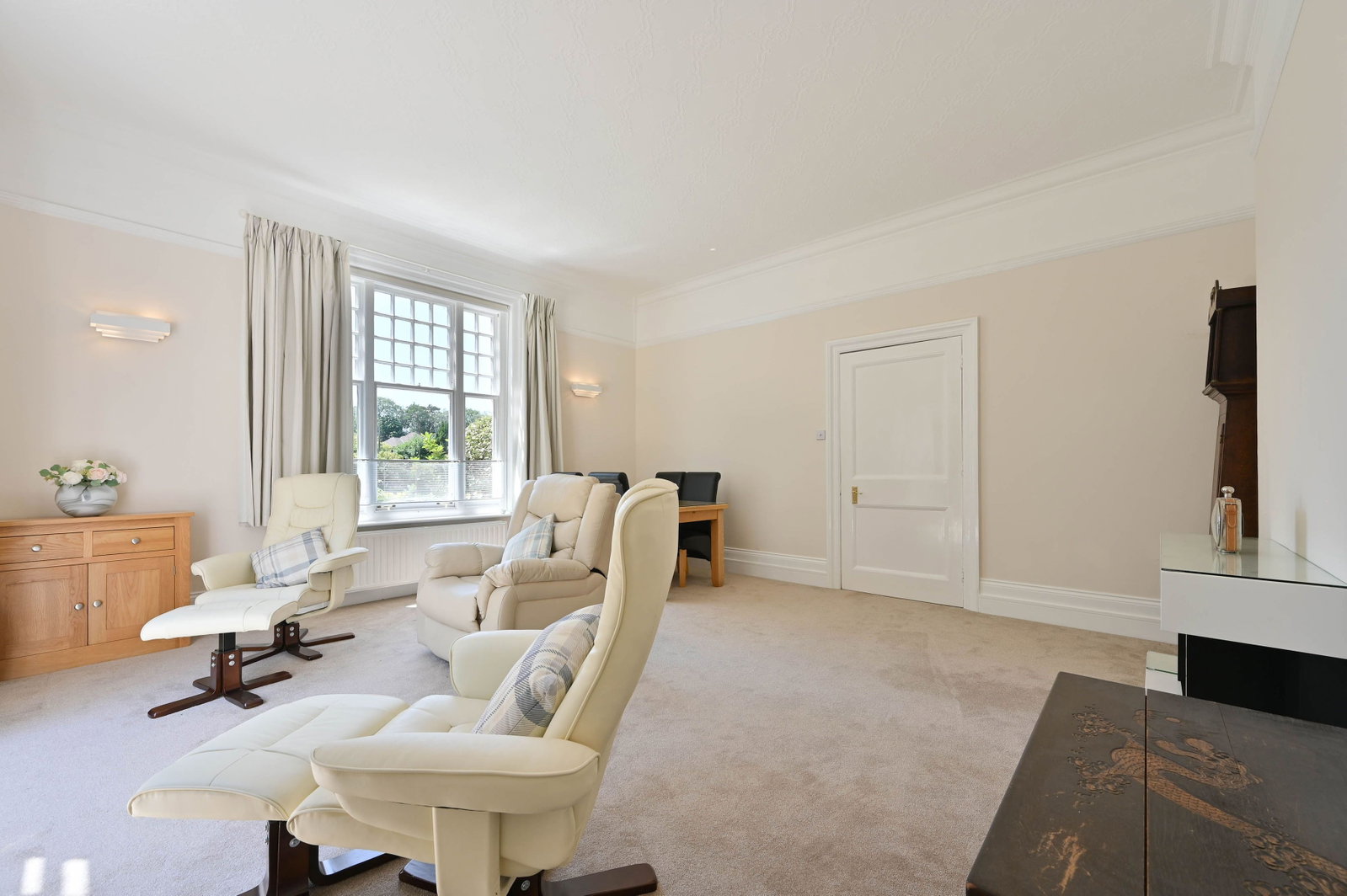 3 bed flat for sale in Hawkwood Rise, Bookham, KT23  - Property Image 6