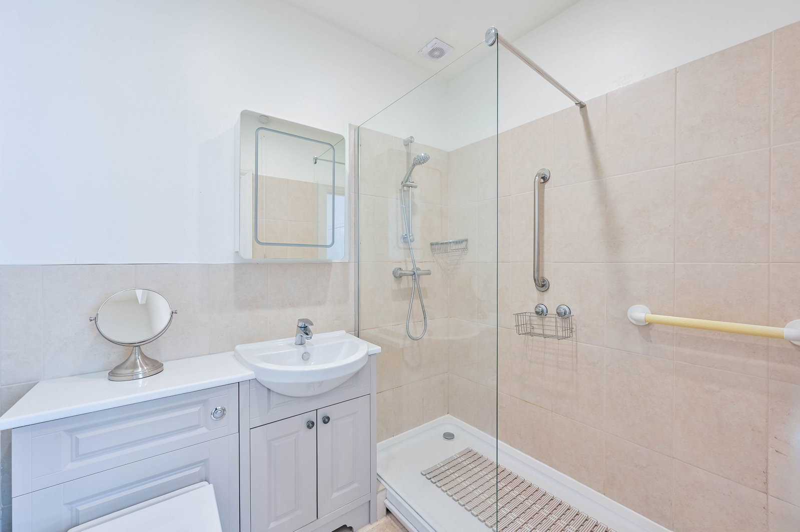 3 bed flat for sale in Hawkwood Rise, Bookham, KT23  - Property Image 12