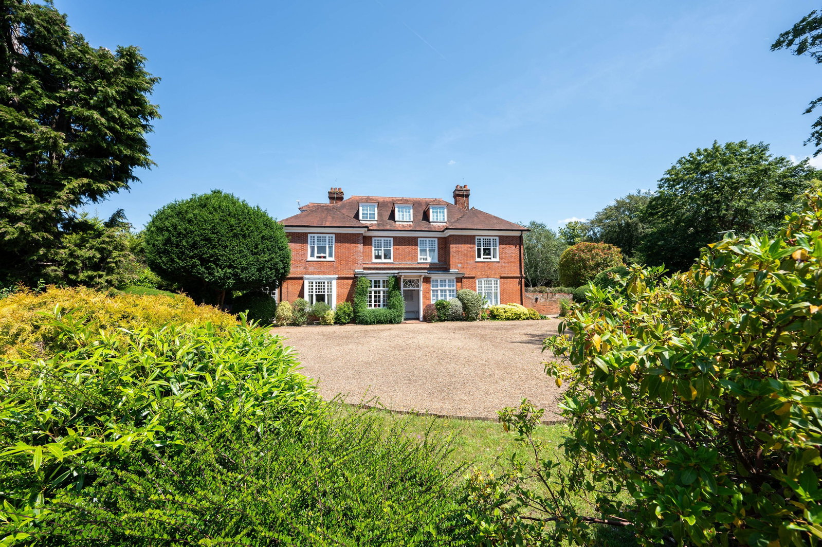 3 bed flat for sale in Hawkwood Rise, Bookham, KT23  - Property Image 1