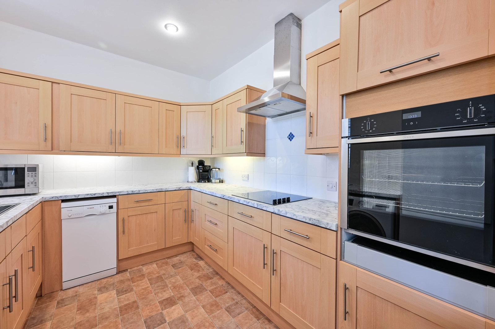 3 bed flat for sale in Hawkwood Rise, Bookham, KT23  - Property Image 7