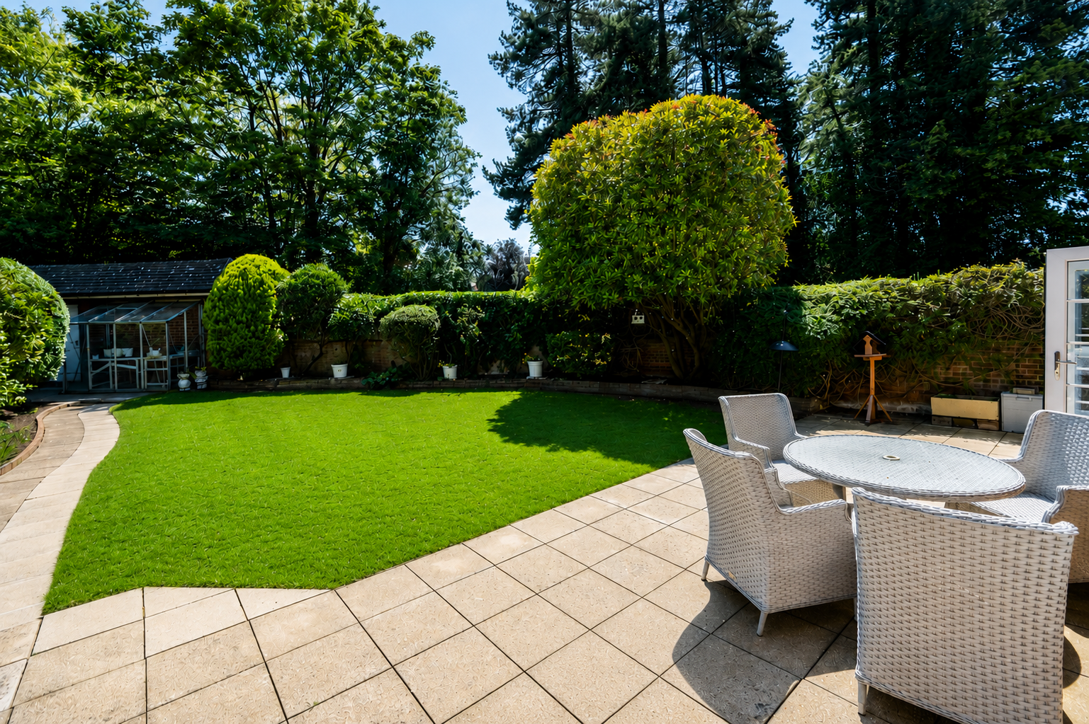 3 bed flat for sale in Hawkwood Rise, Bookham, KT23  - Property Image 2