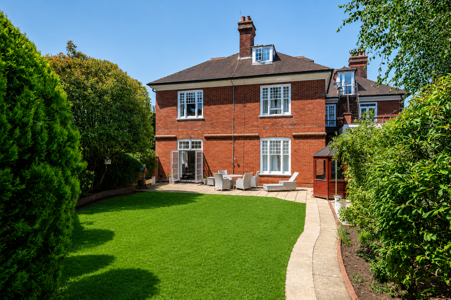 3 bed flat for sale in Hawkwood Rise, Bookham, KT23 - Property Image 1