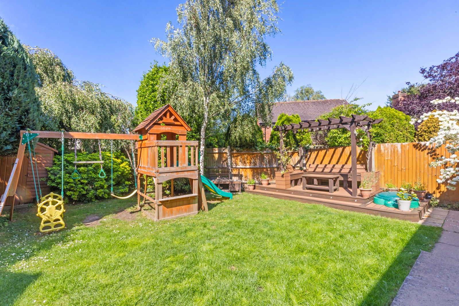 4 bed detached house for sale in Ten Acres, Fetcham, KT22  - Property Image 3