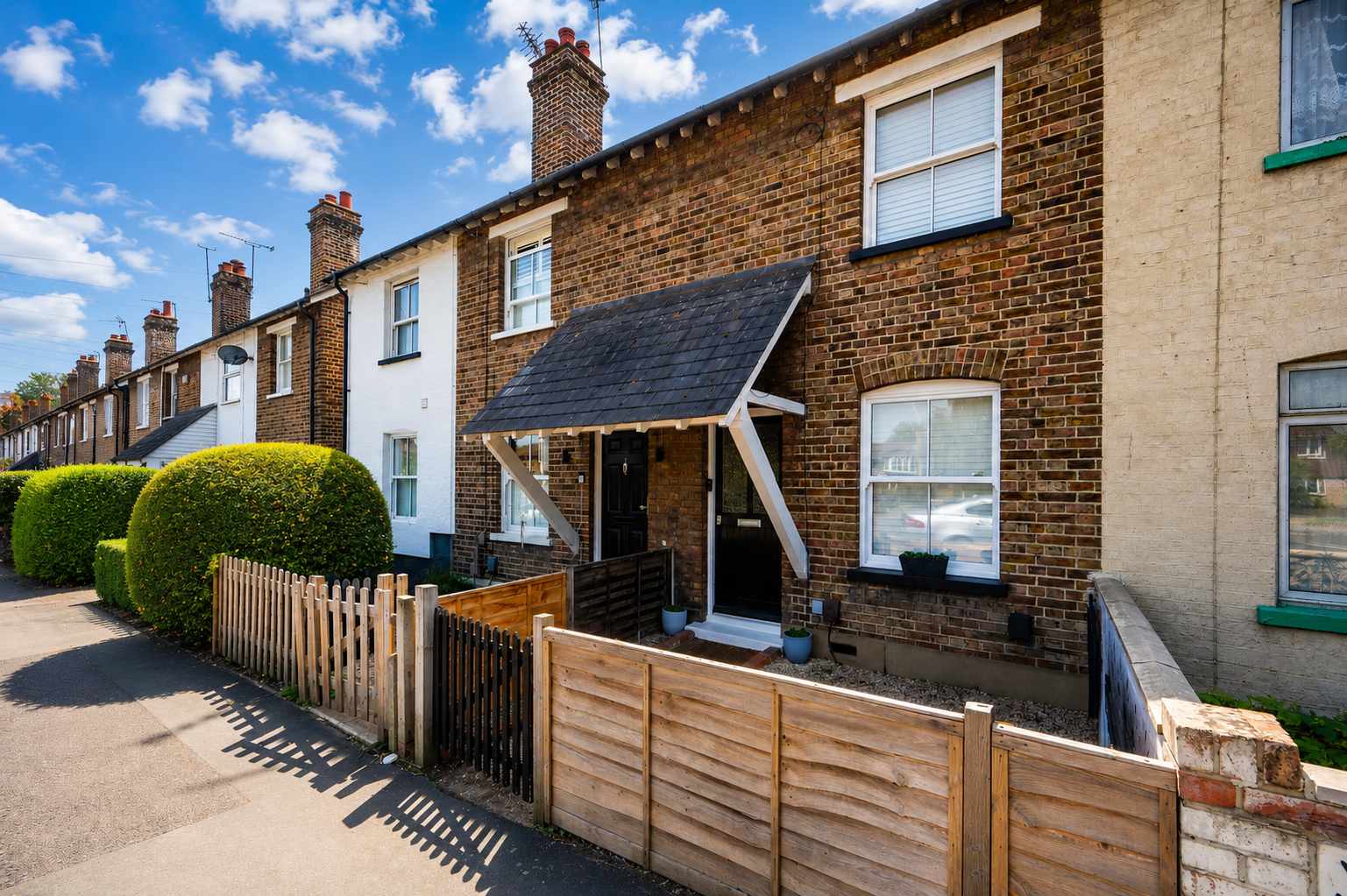 3 bed terraced house for sale in Ludlow Road, Guildford, GU2  - Property Image 2