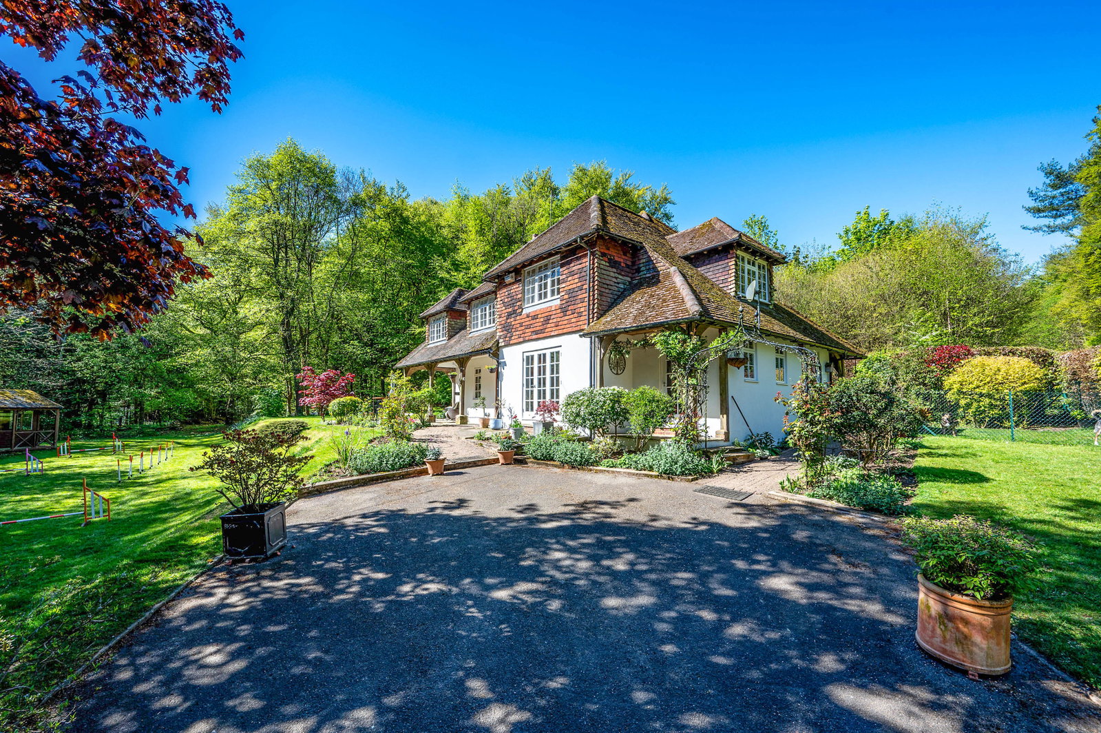 5 bed detached house for sale in Honeysuckle Bottom, East Horsley, KT24 - Property Image 1