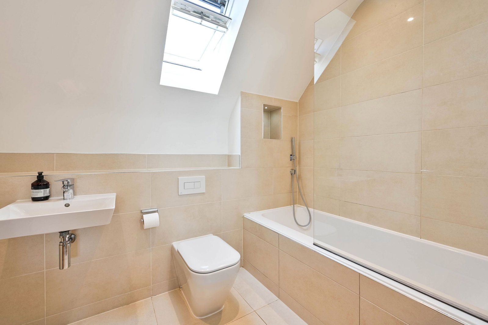 4 bed semi-detached house for sale in Oaks Lane, Bookham, KT23  - Property Image 14