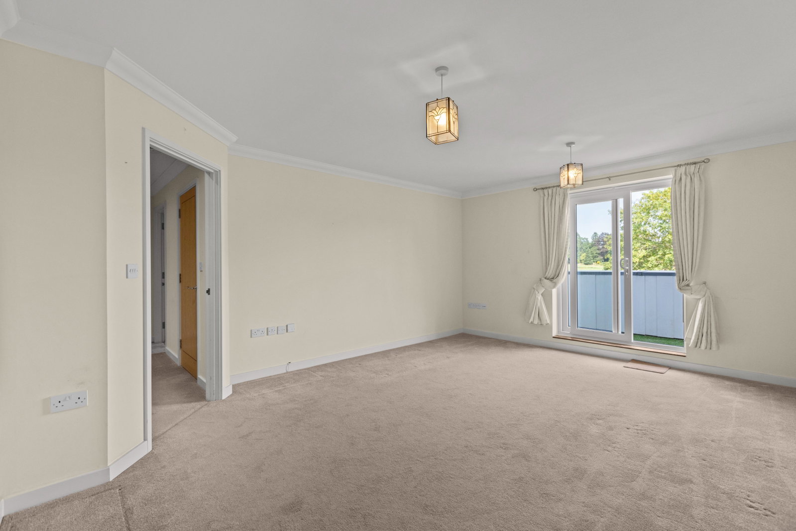 2 bed flat for sale in Butlers Place, Milford, GU8  - Property Image 4