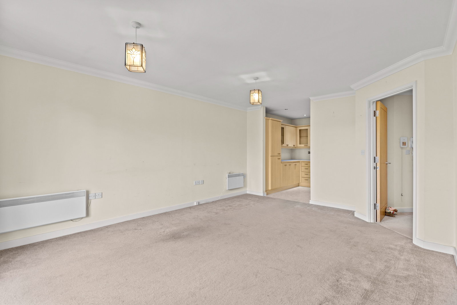 2 bed flat for sale in Butlers Place, Milford, GU8  - Property Image 5