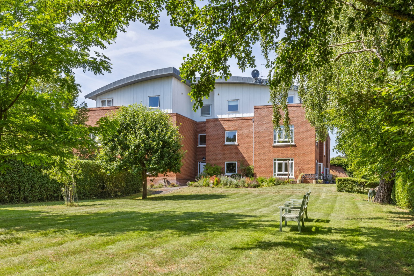 2 bed flat for sale in Butlers Place, Milford, GU8 - Property Image 1