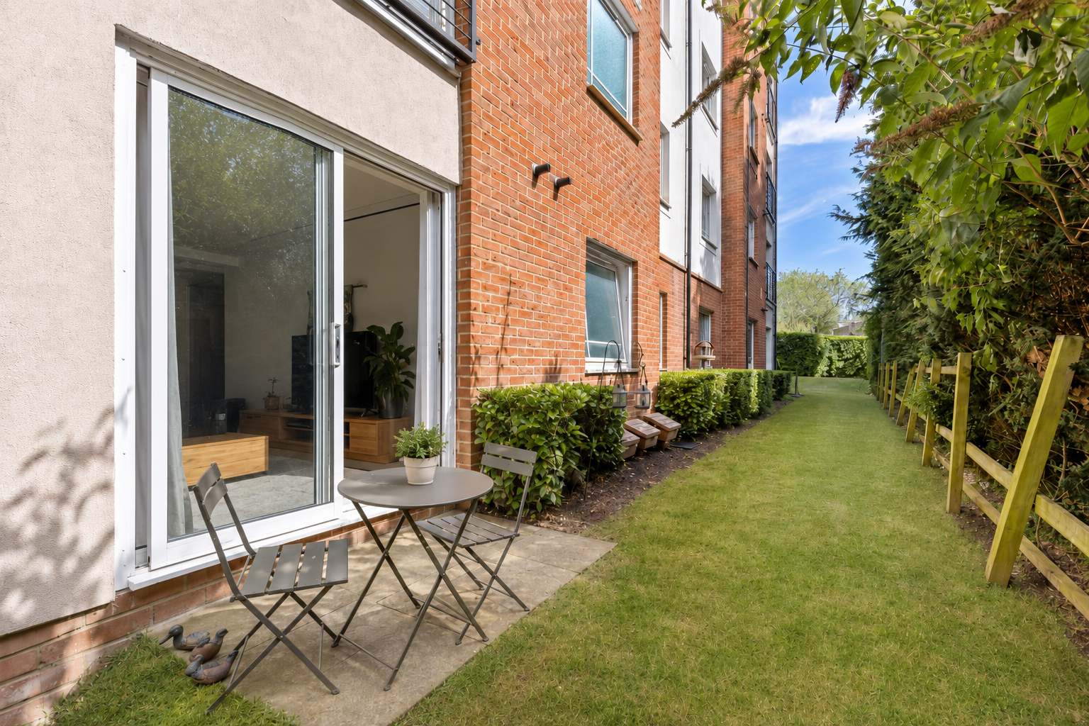 1 bed flat for sale in Buffers Lane, Leatherhead, KT22