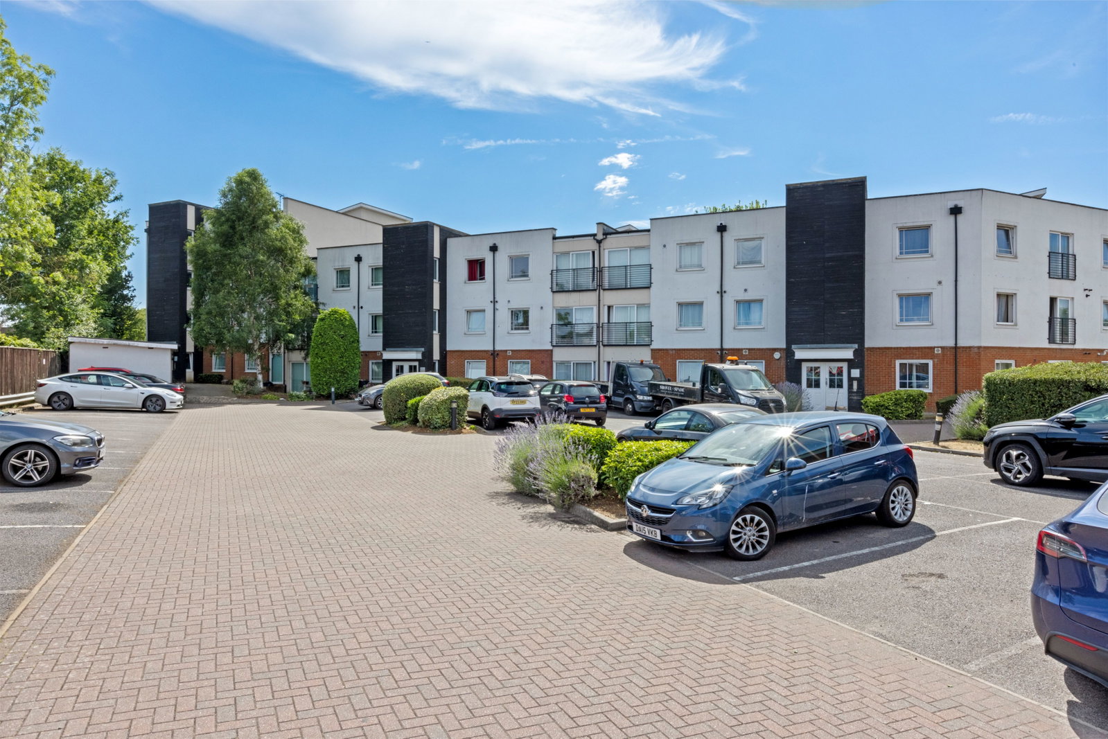 1 bed flat for sale in Kingston Square, Buffers Lane, Leatherhead, Surrey, KT22 7XP  - Property Image 7