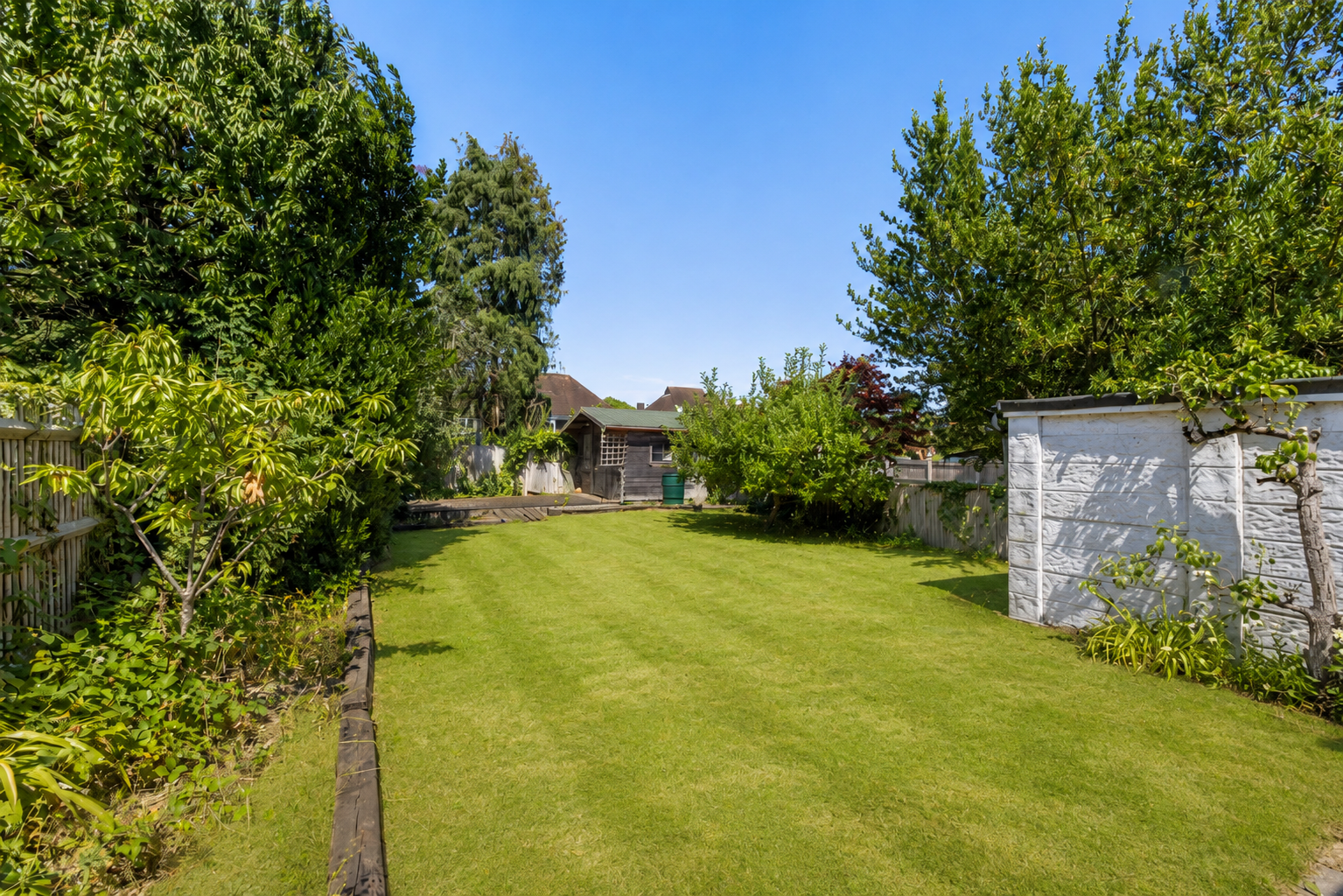3 bed detached house for sale in Elmcroft Drive, Chessington, KT9  - Property Image 3