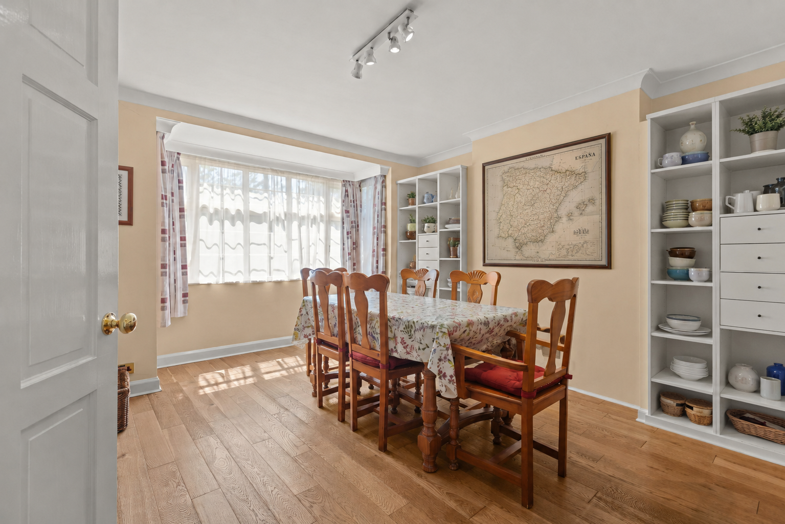 3 bed detached house for sale in Elmcroft Drive, Chessington, KT9  - Property Image 7