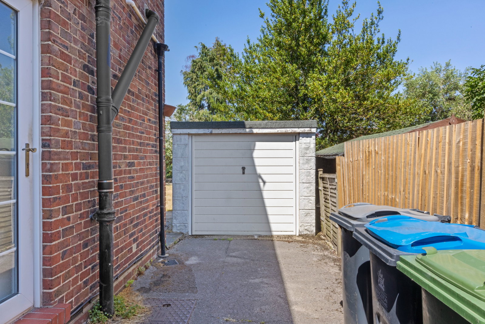 3 bed detached house for sale in Elmcroft Drive, Chessington, KT9  - Property Image 11