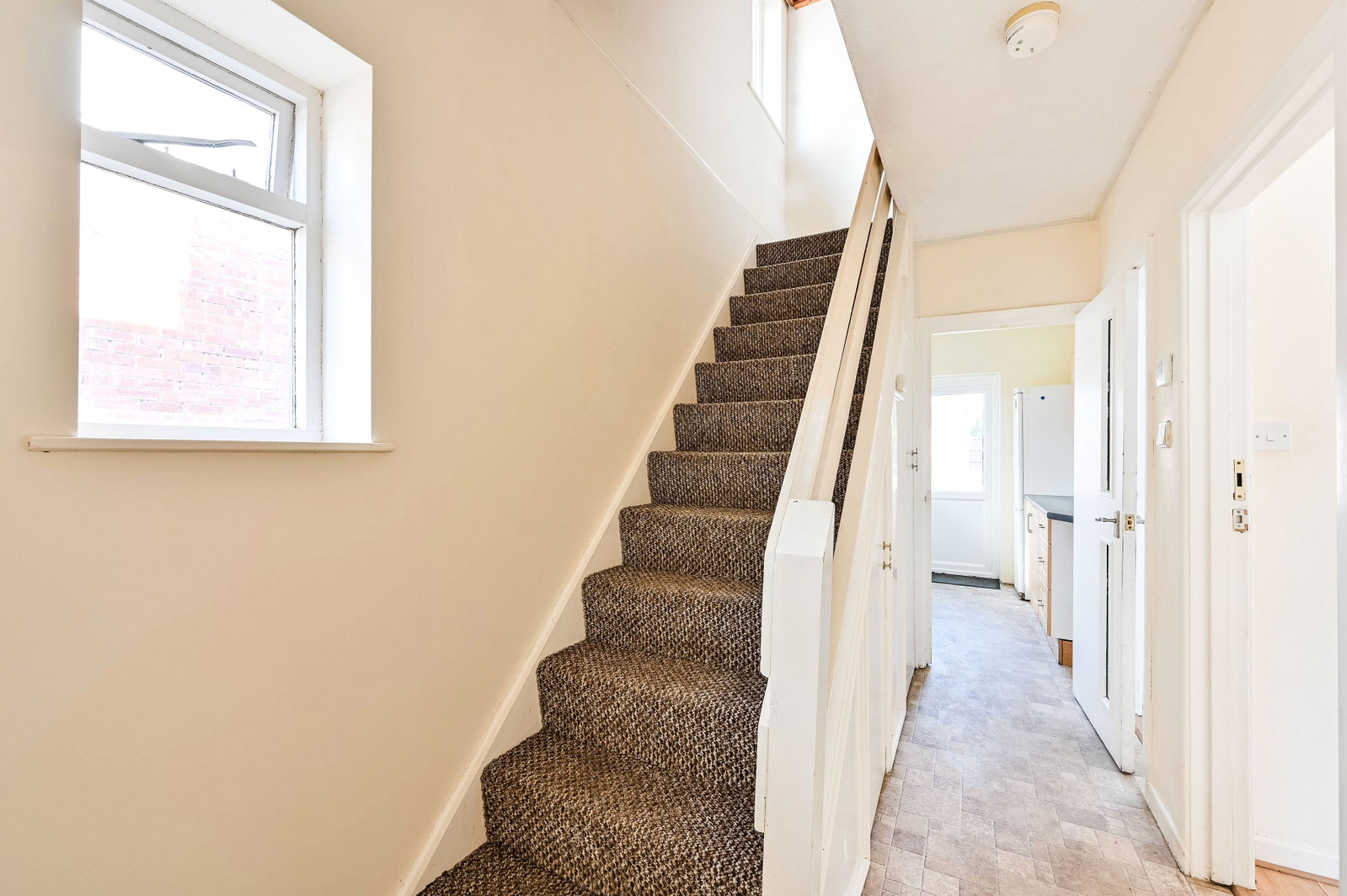 4 bed semi-detached house for sale in Byrefield Road, Guildford, GU2  - Property Image 4