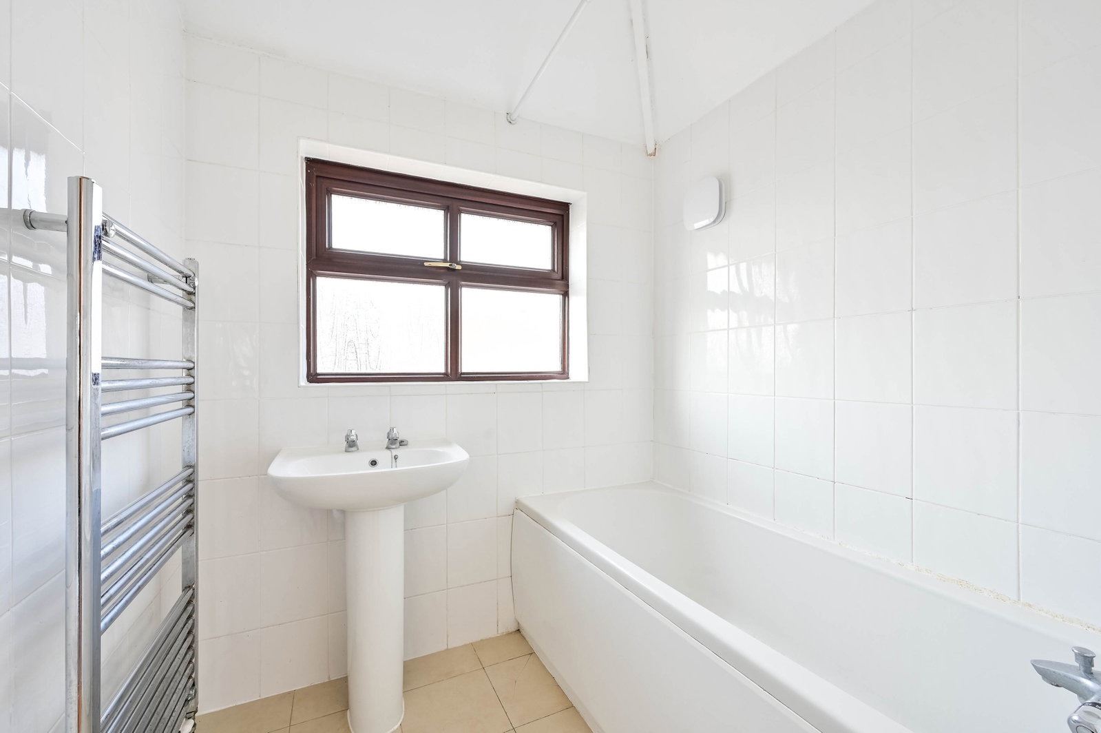 4 bed semi-detached house for sale in Byrefield Road, Guildford, GU2  - Property Image 10
