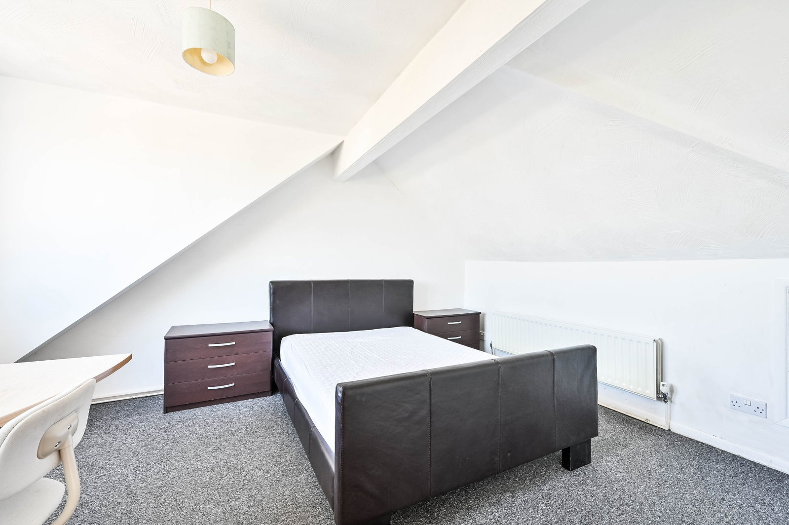 4 bed semi-detached house for sale in Byrefield Road, Guildford, GU2  - Property Image 13