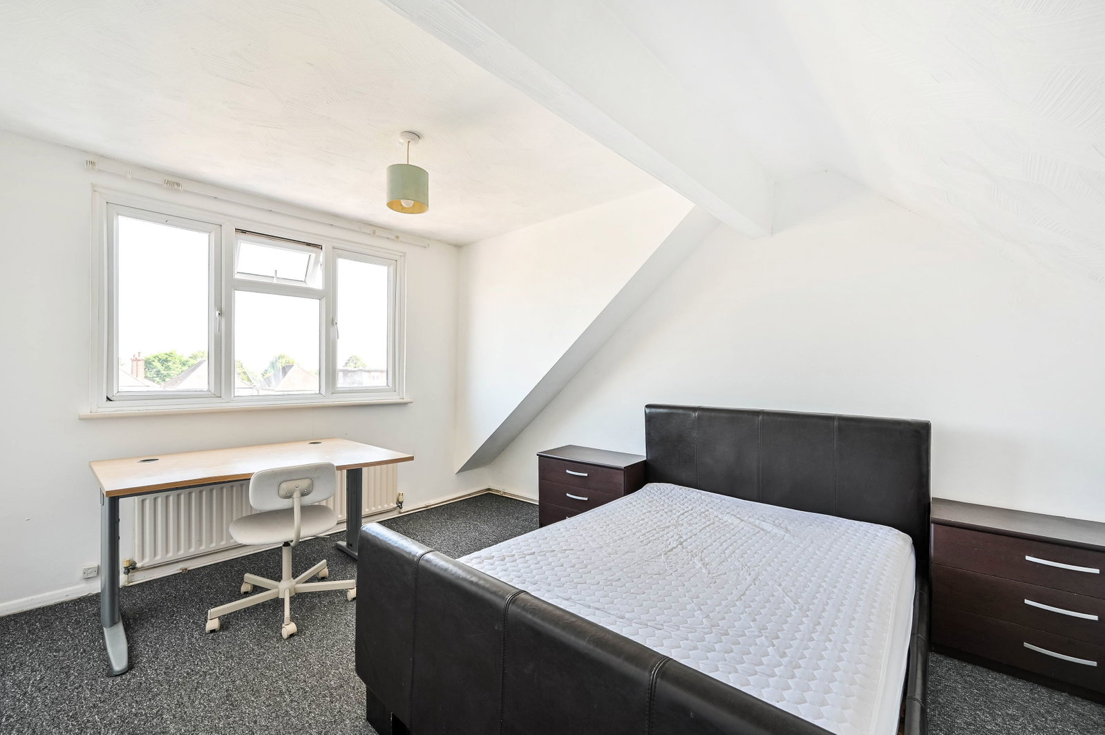 4 bed semi-detached house for sale in Byrefield Road, Guildford, GU2  - Property Image 14