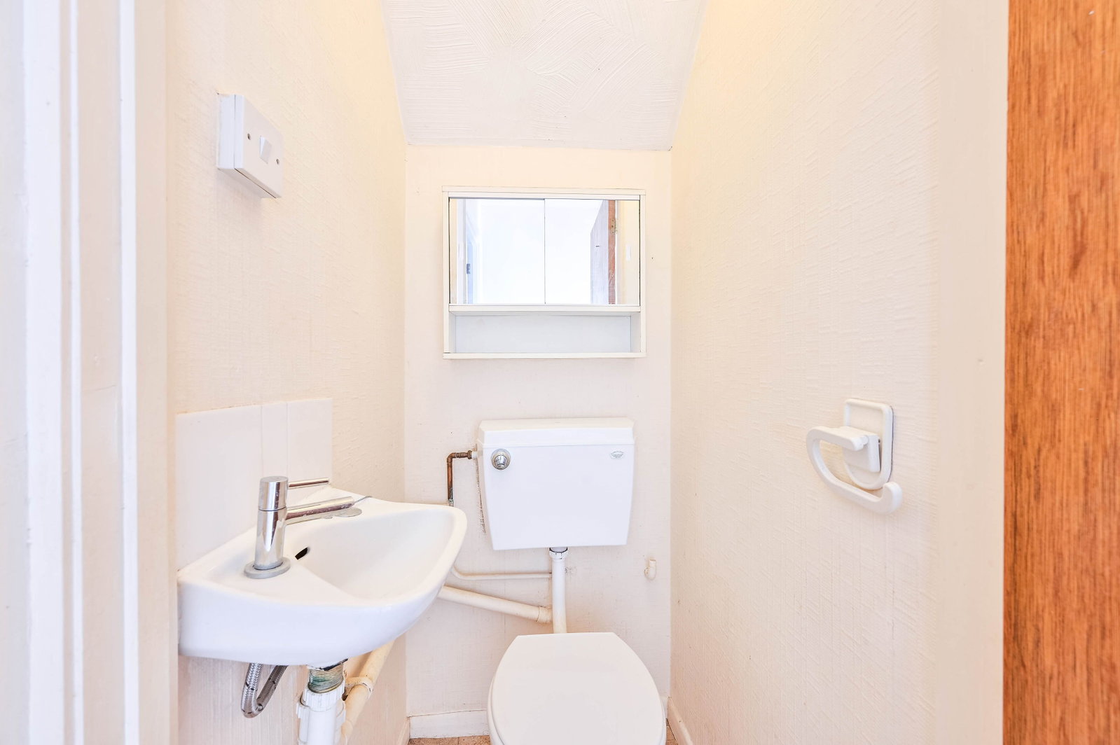 4 bed semi-detached house for sale in Byrefield Road, Guildford, GU2  - Property Image 15