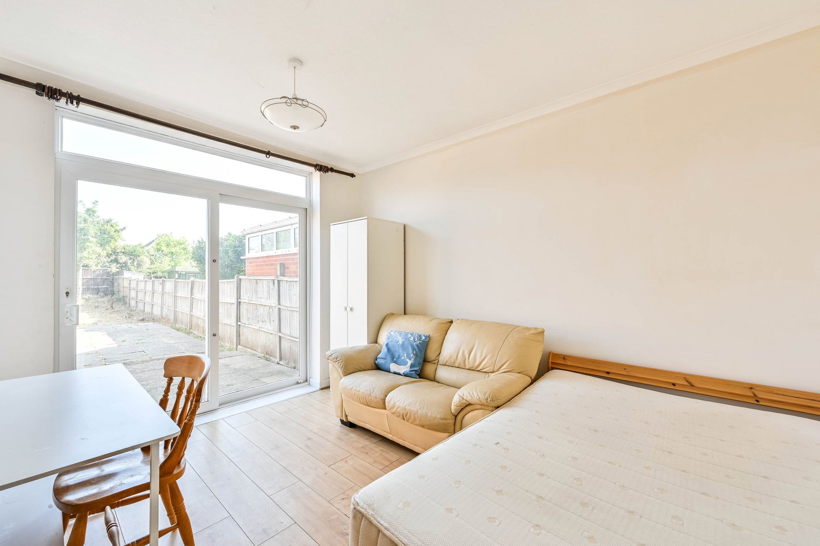 4 bed semi-detached house for sale in Byrefield Road, Guildford, GU2  - Property Image 8