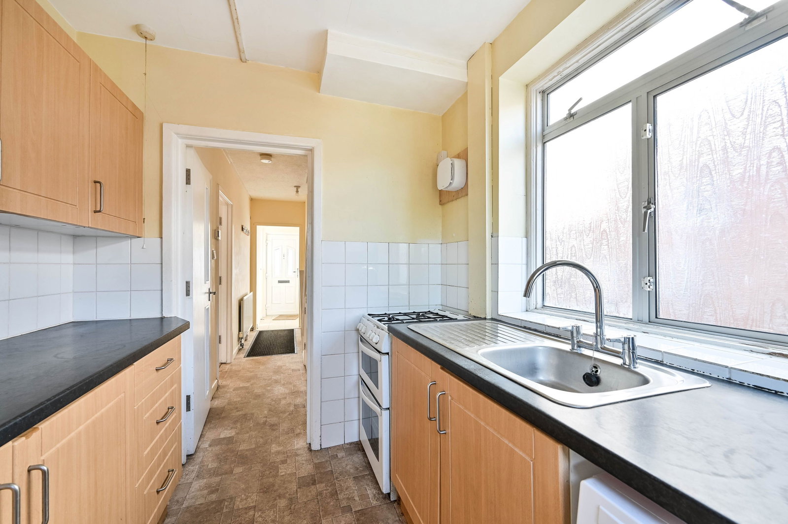 4 bed semi-detached house for sale in Byrefield Road, Guildford, GU2  - Property Image 6