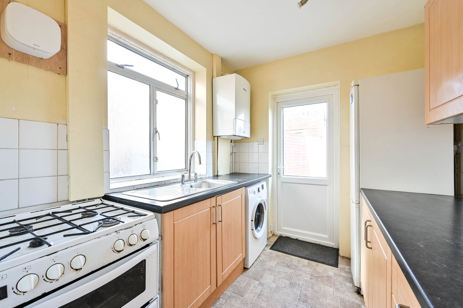 4 bed semi-detached house for sale in Byrefield Road, Guildford, GU2  - Property Image 5