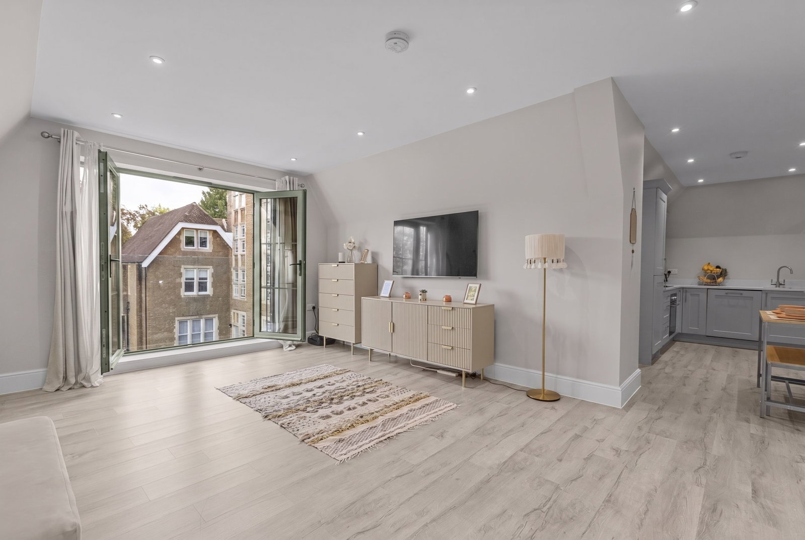 2 bed flat for sale in Filmer Grove, Godalming  - Property Image 2