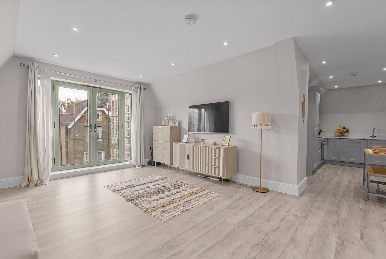 2 bed flat for sale in Filmer Grove, Godalming  - Property Image 4