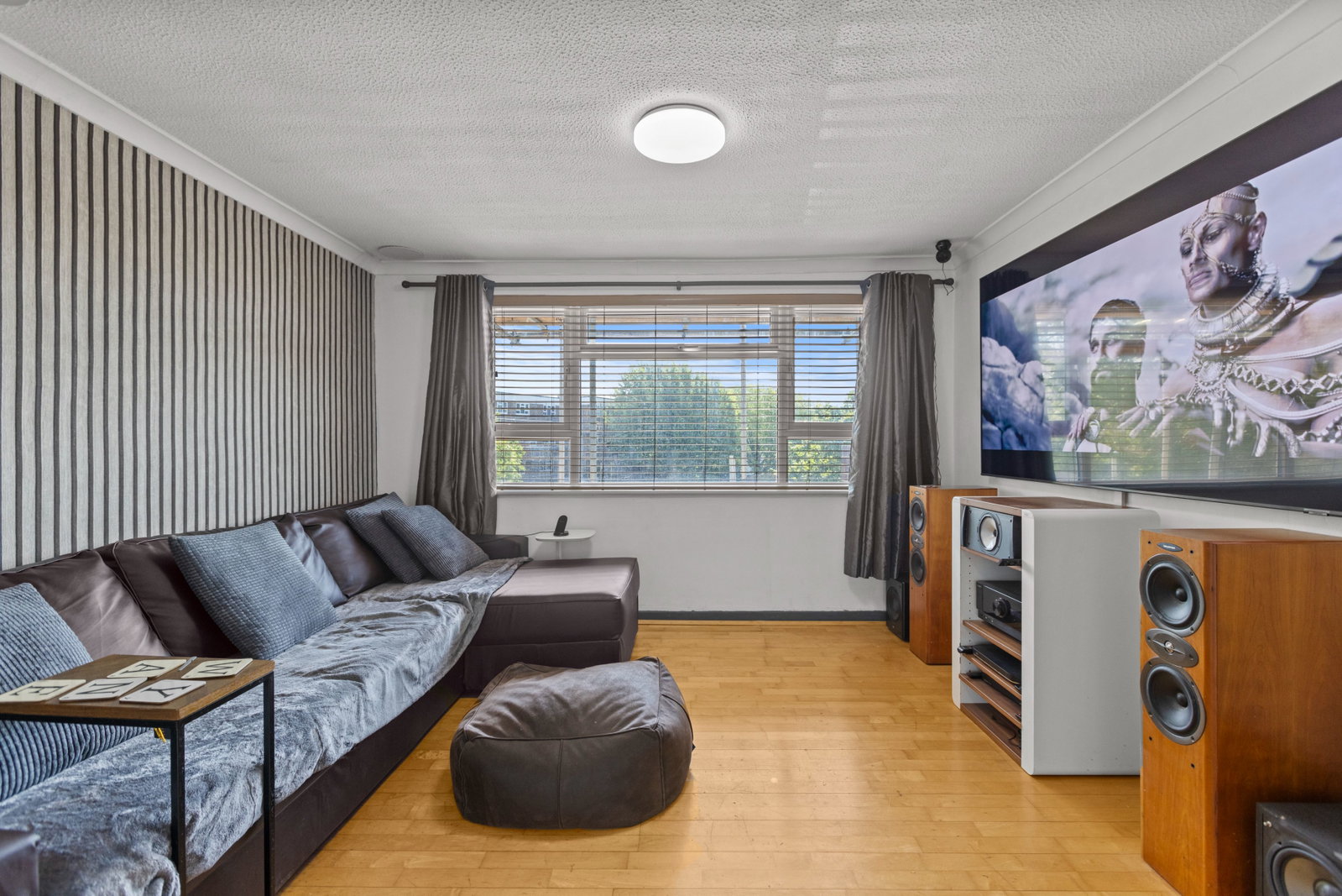 2 bed flat for sale in Hazelmere Close, Leatherhead, KT22  - Property Image 4