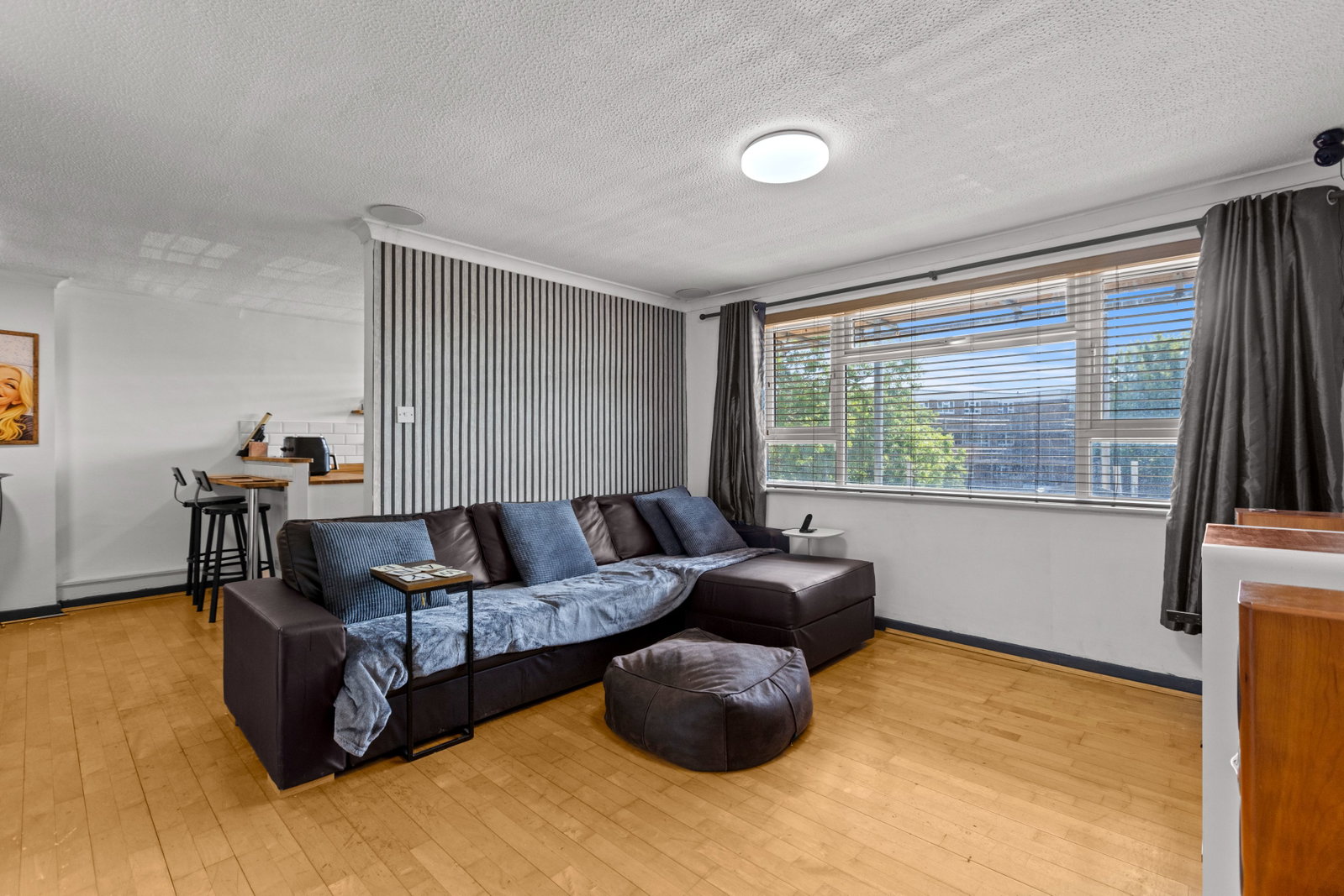 2 bed flat for sale in Hazelmere Close, Leatherhead, KT22  - Property Image 5