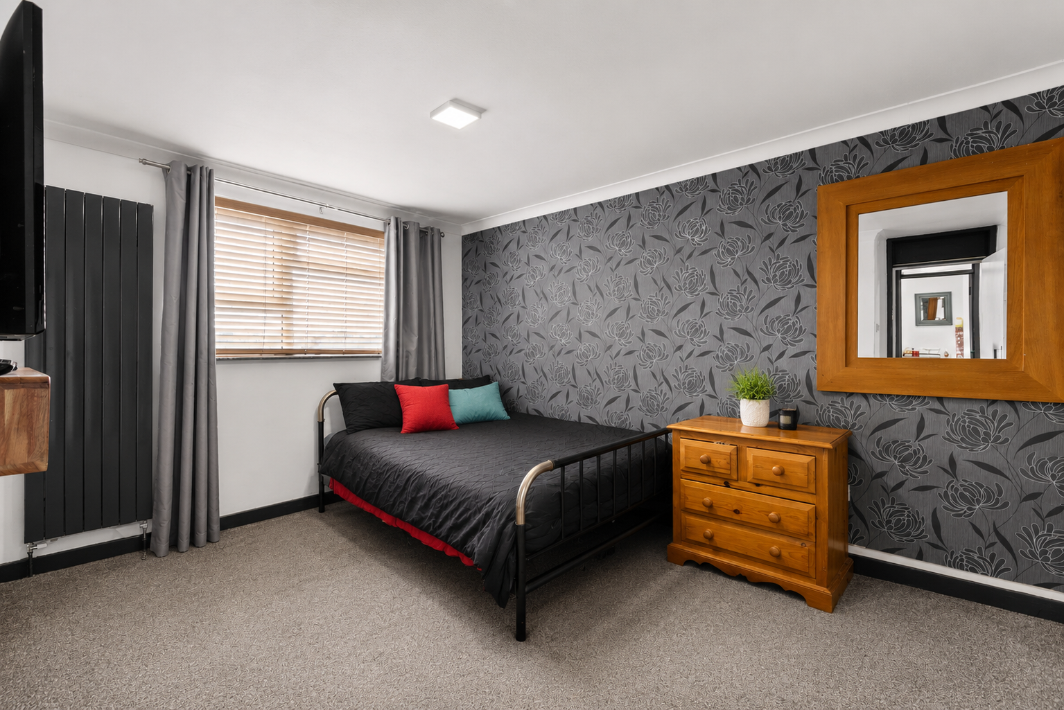 2 bed flat for sale in Hazelmere Close, Leatherhead, KT22  - Property Image 6