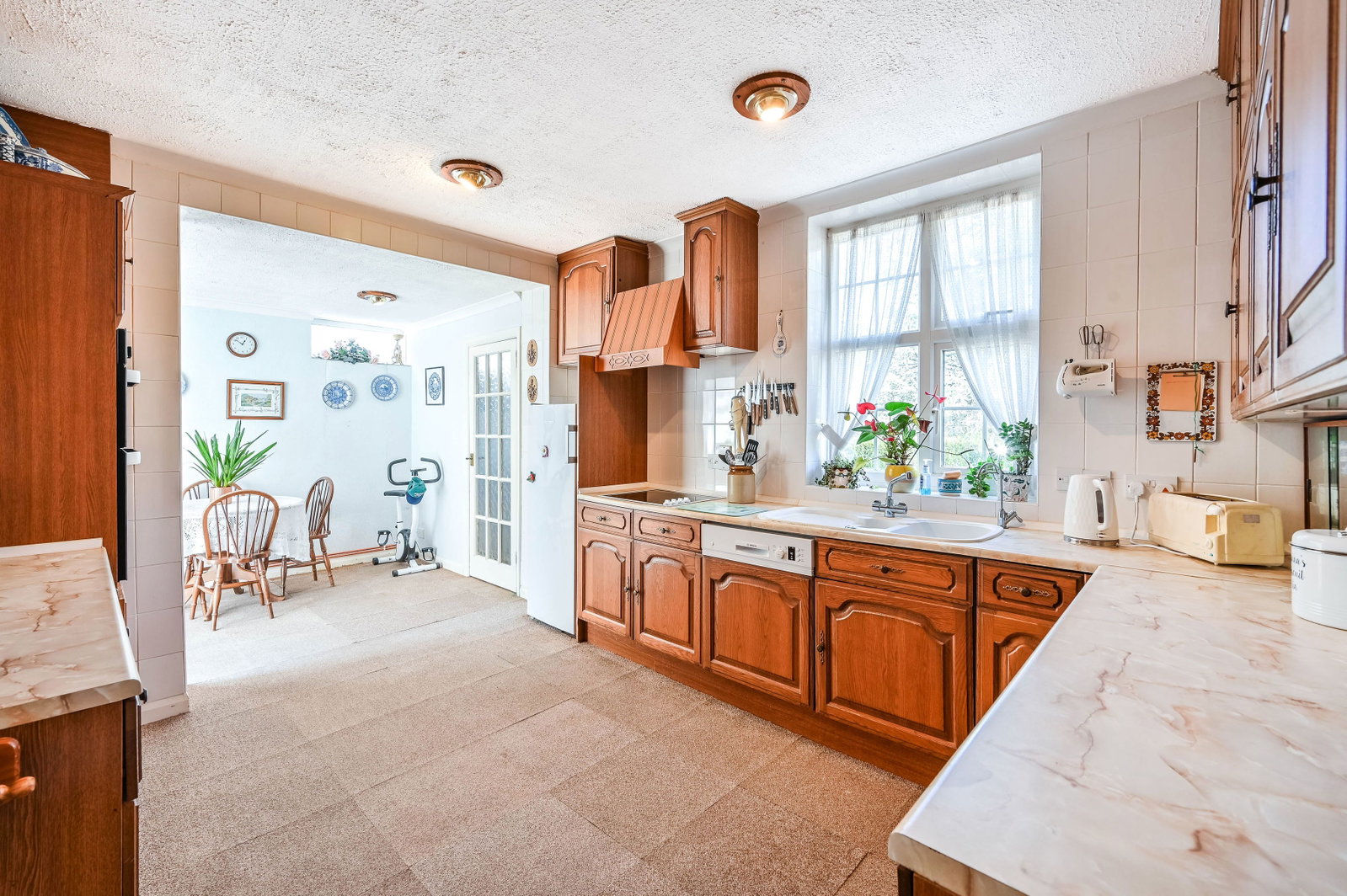 3 bed bungalow for sale in The Park, Bookham  - Property Image 6