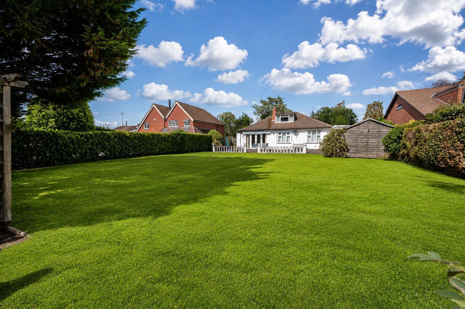 3 bed bungalow for sale in The Park, Bookham  - Property Image 4
