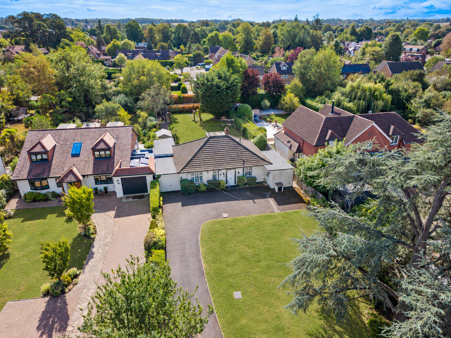 3 bed bungalow for sale in The Park, Bookham